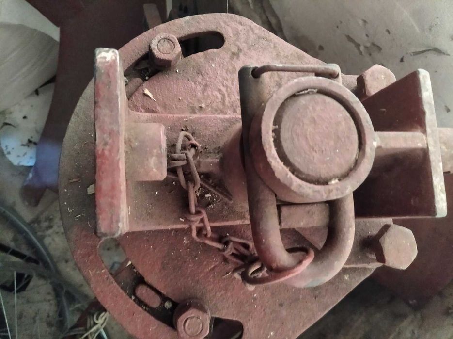 Чехословацький поворотний плуг до мінітрактора .