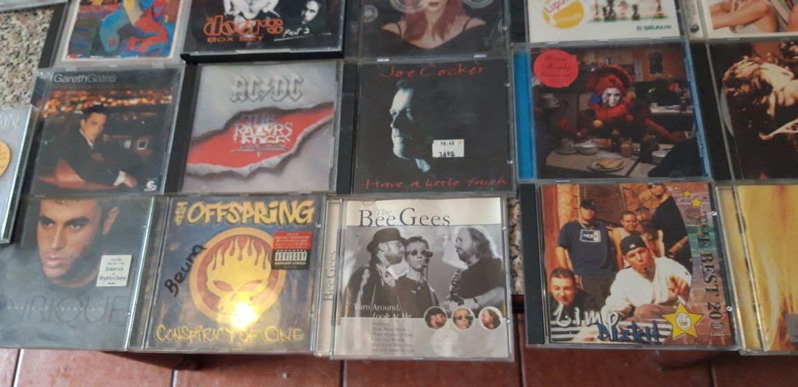 Conjunto de 48 Cds Diversos