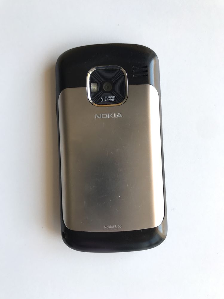 Nokia E5-00 telemóvel
