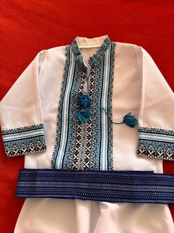Продам вишитий костюм