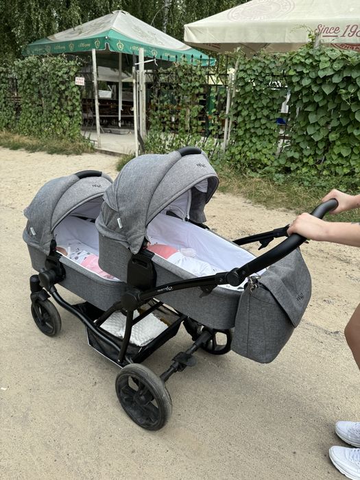 Коляска для двійні