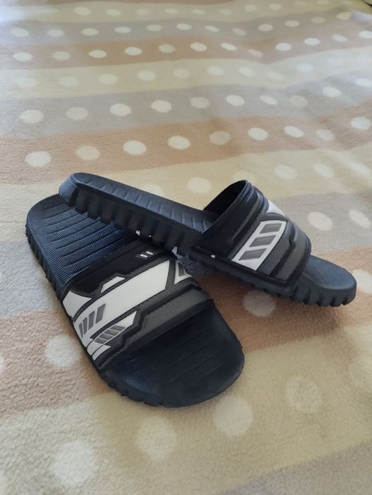 Шльопанці,сланці 40 розмір.
