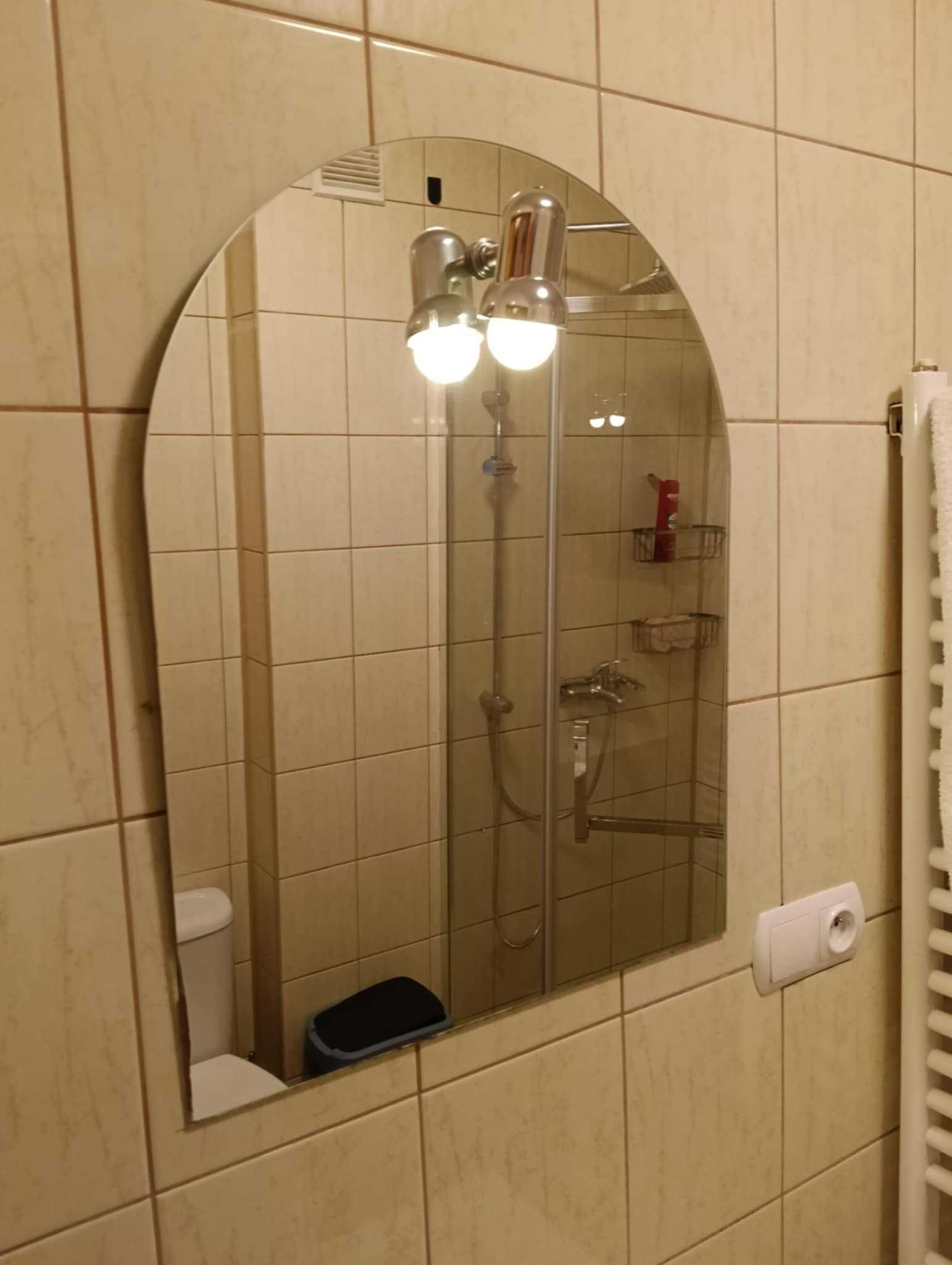 Lustro łazienkowe z oświetleniem