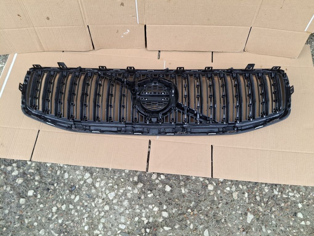 Grill atrapa volvo v60 II country 18-
