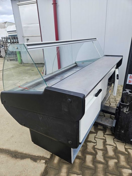 Lada chłodnicza witryna chłodnia