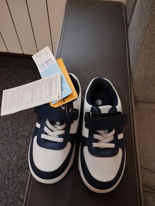 Chłopięce adidasy nowe 27