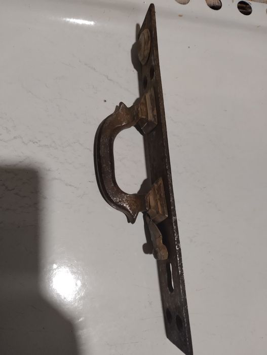 Ручка на двери с уравнем