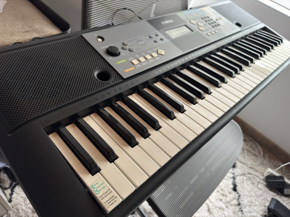 Piano/teclado eletrico Yamaha PSRE233