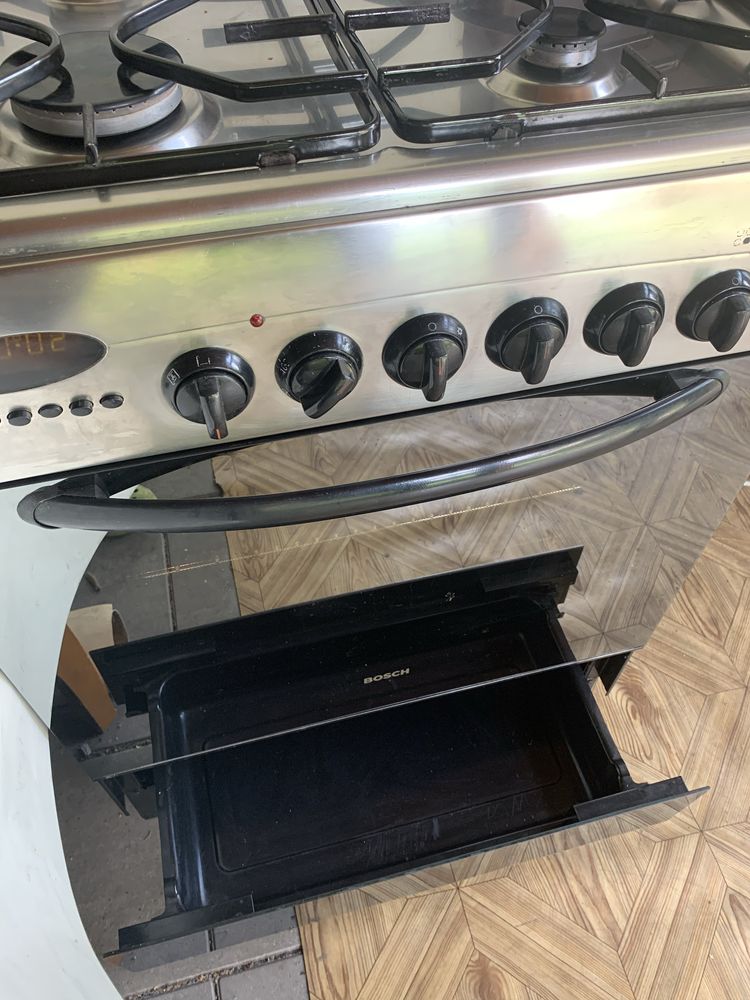 Kuchenka gazowo elektryczna Bosch 60 w bardzo dobrym stanie