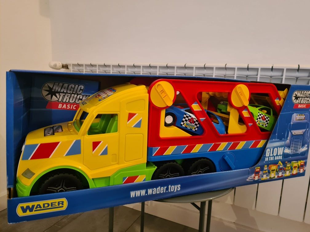 autko zabawka dla dziecka Pojazd Magic Truck basic Laweta z autami 363