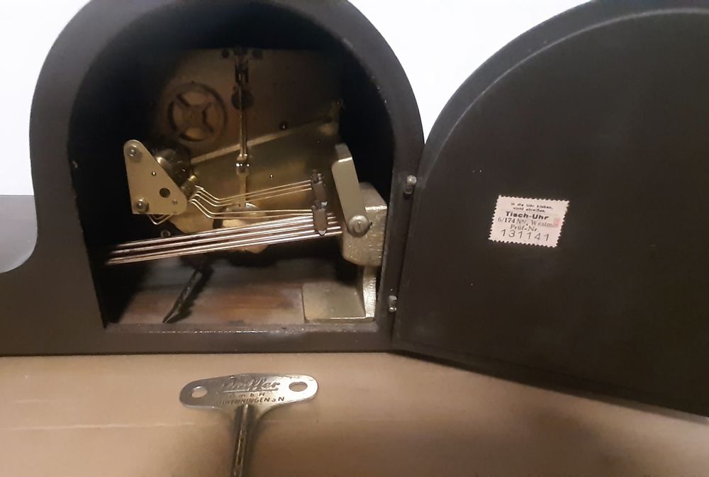 Kwadransowy zegar kominkowy Karl Lauffer – Westminster 4/4, lata 50/60