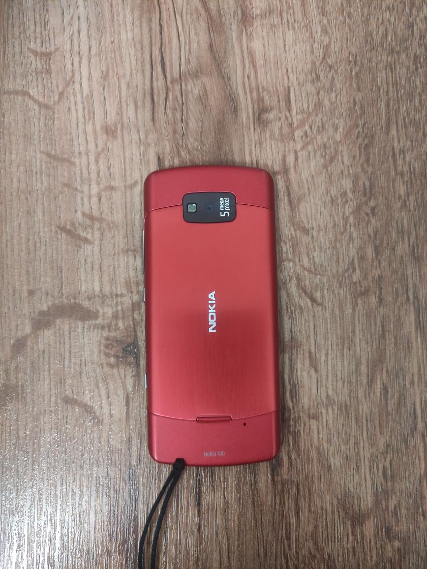 Мобільний телефон Nokia 700