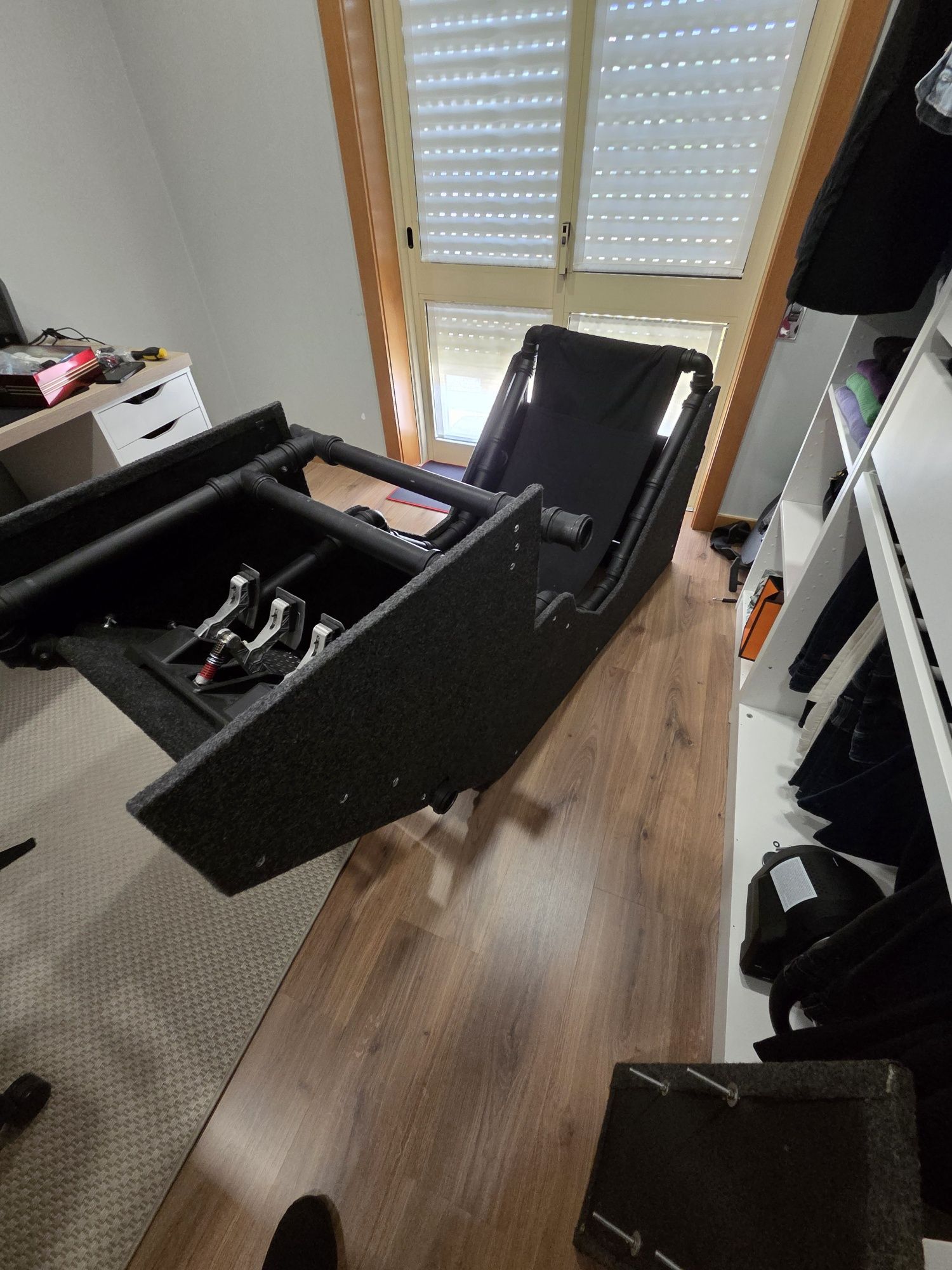 Volante thrustmaster tgt 2 + pedais t lcm + simseat customizado