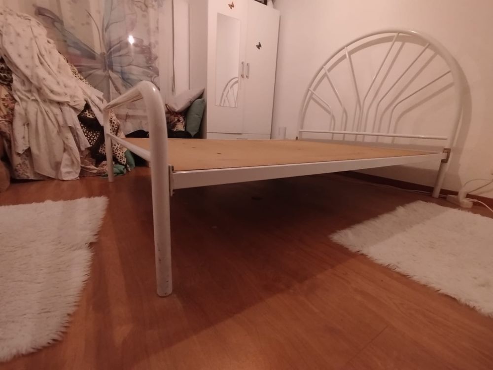 Cama de casal usada