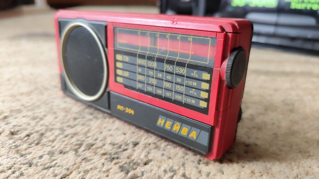 Oldschoolowe radio tranzystorowe Nejwa PR-204