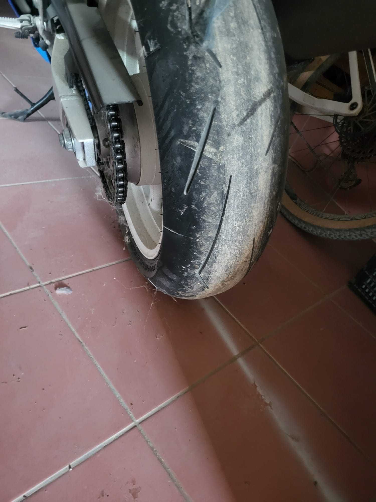Moto Suzuki com poucos km