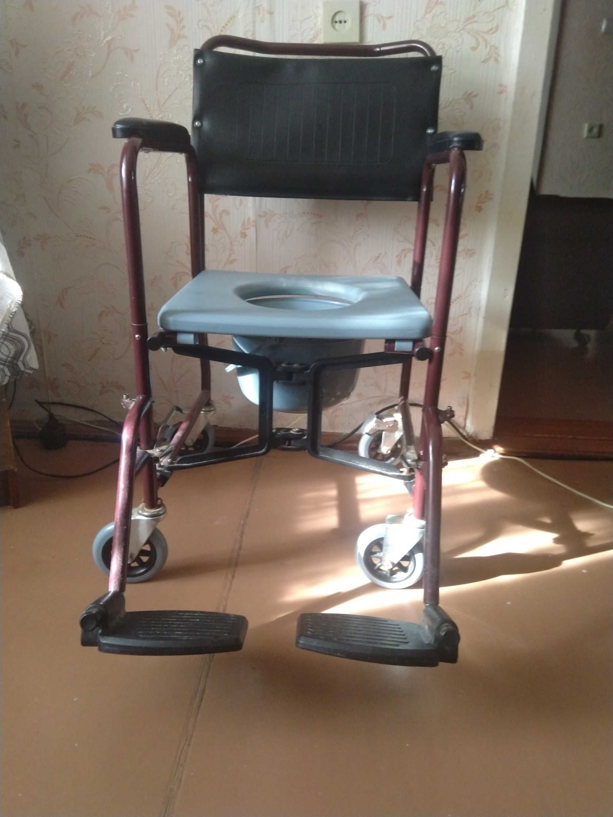 Санитарный стул для больных
