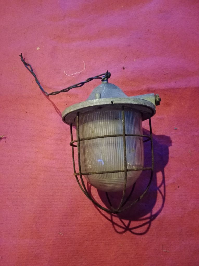 Lampa loft z czasów PRL.