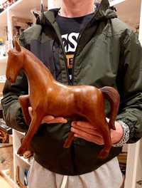 Piękna duża figurka koń ręcznie rzeźbiony lite drewno vintage prl