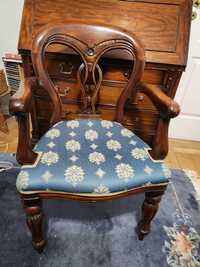Fotel stylizonany na starodawny