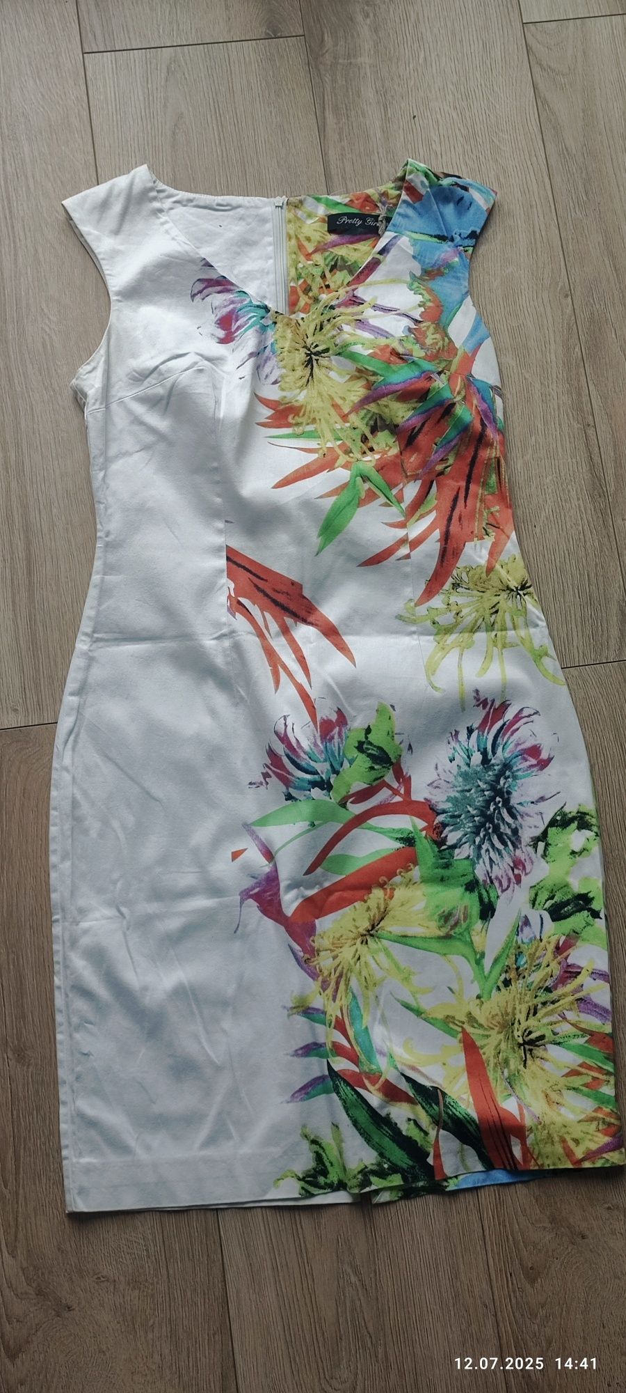 Oddam za darmo sukienkę w tropikalne wzory