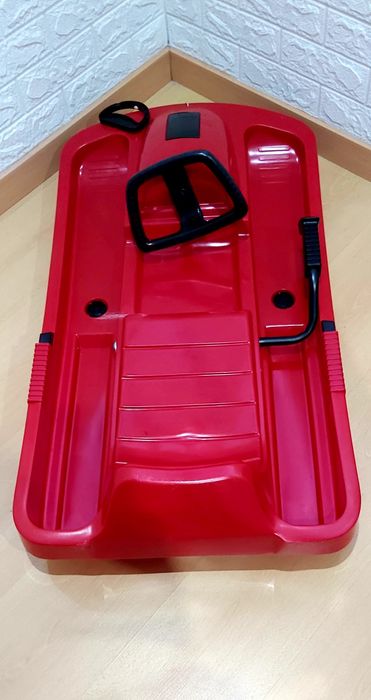 Trenó vermelho para Neve