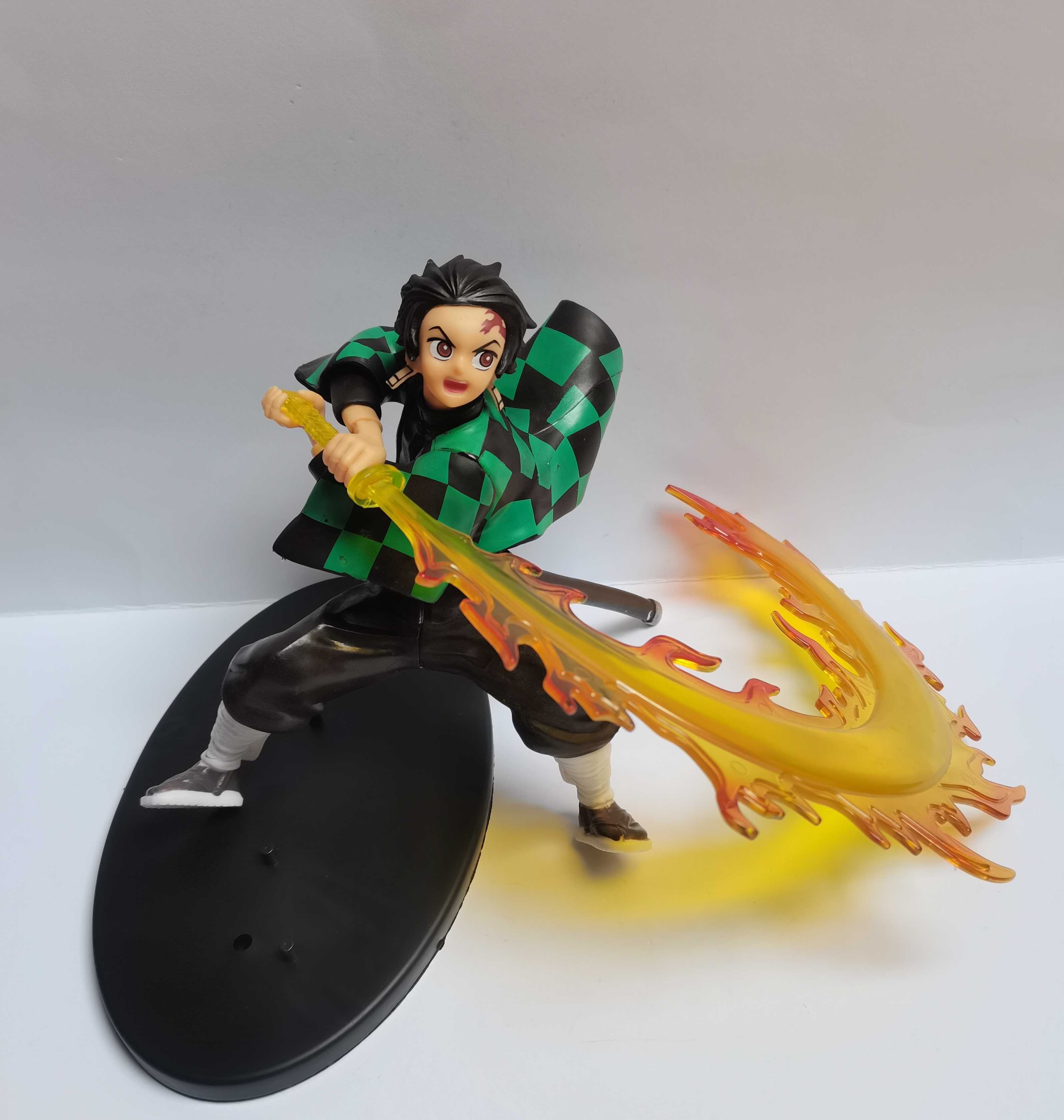 Tanjirou Kamado walczący (anime Demon Slayer) - duża figurka 3D