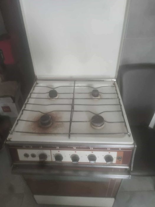 газовая плита , духовка