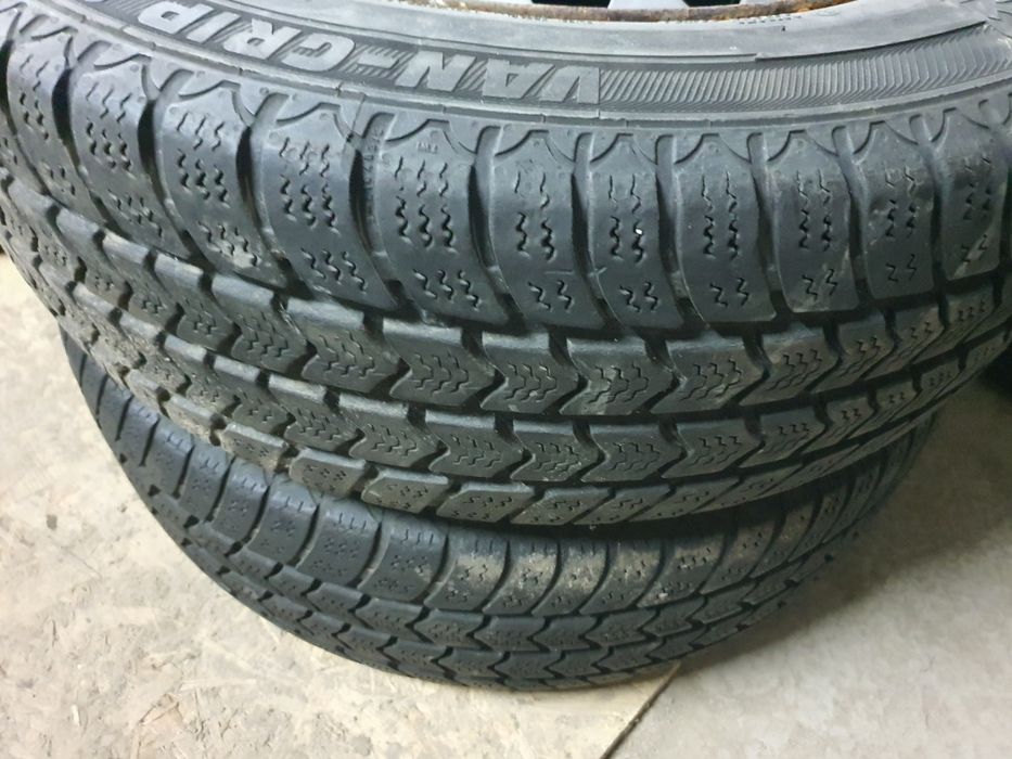 Продам зимові 2 колеса на Mercedes . 5х112 ет 60 205/65/r16c