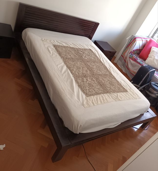 Cama + mesas de cabeceira