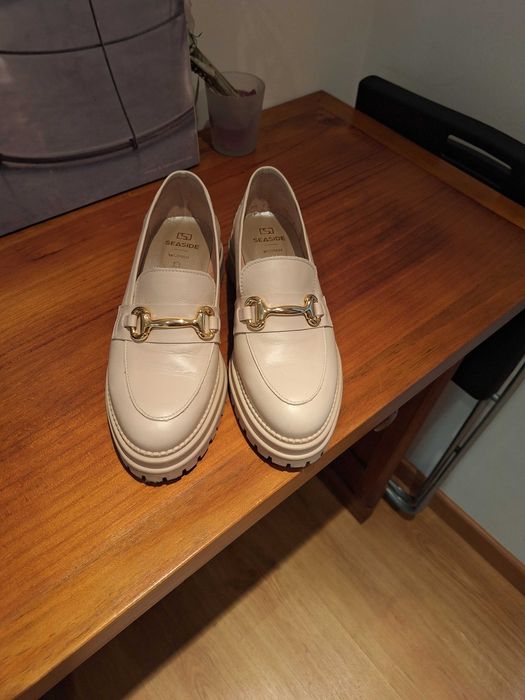 Sapatos em pele tamanho 37 Seaside