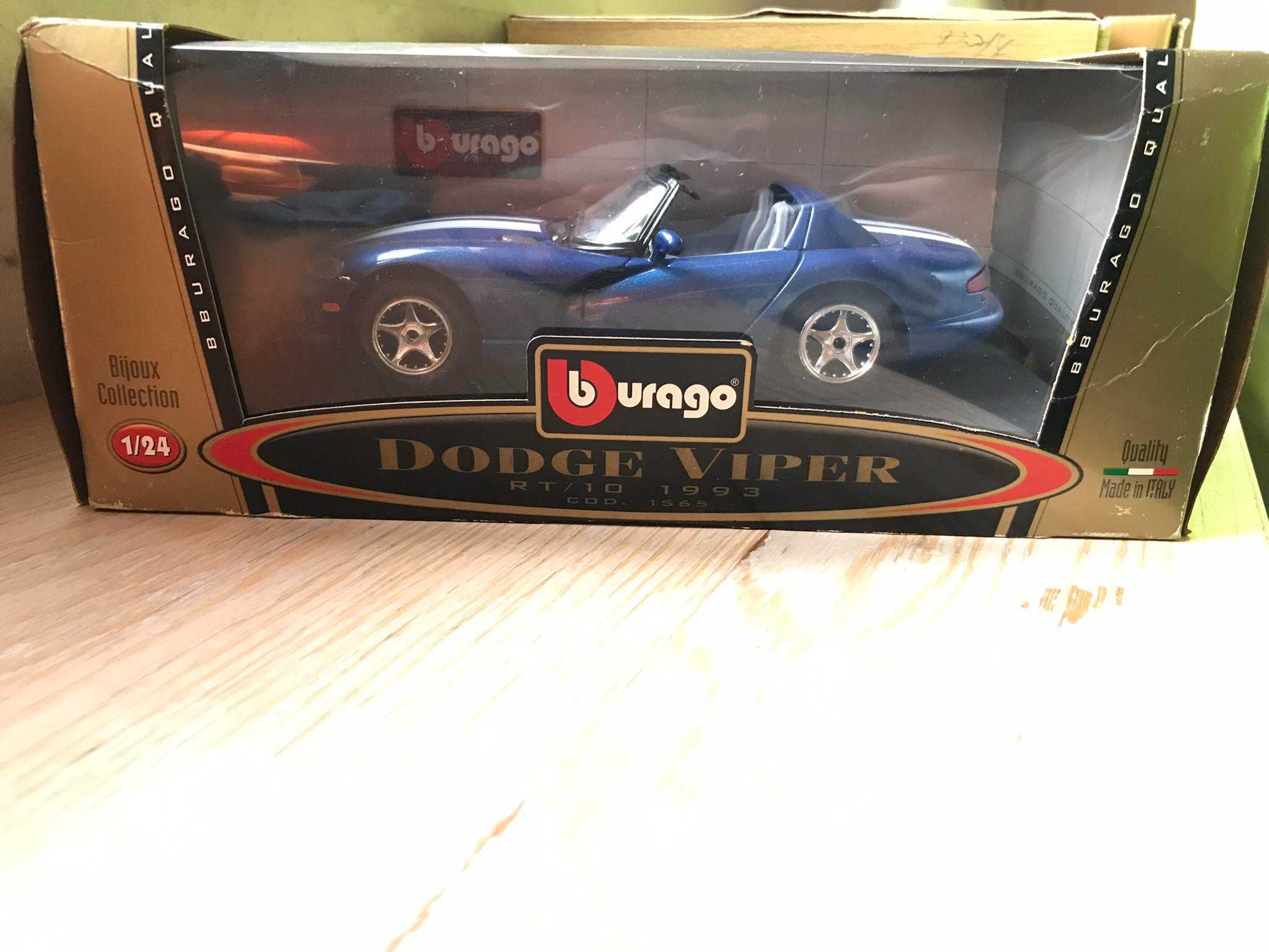 Burago Gold Collection 1/24 Dodge Viper RT/10 1993