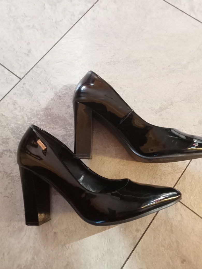 Buty damskie eleganckie na grubszym klocku