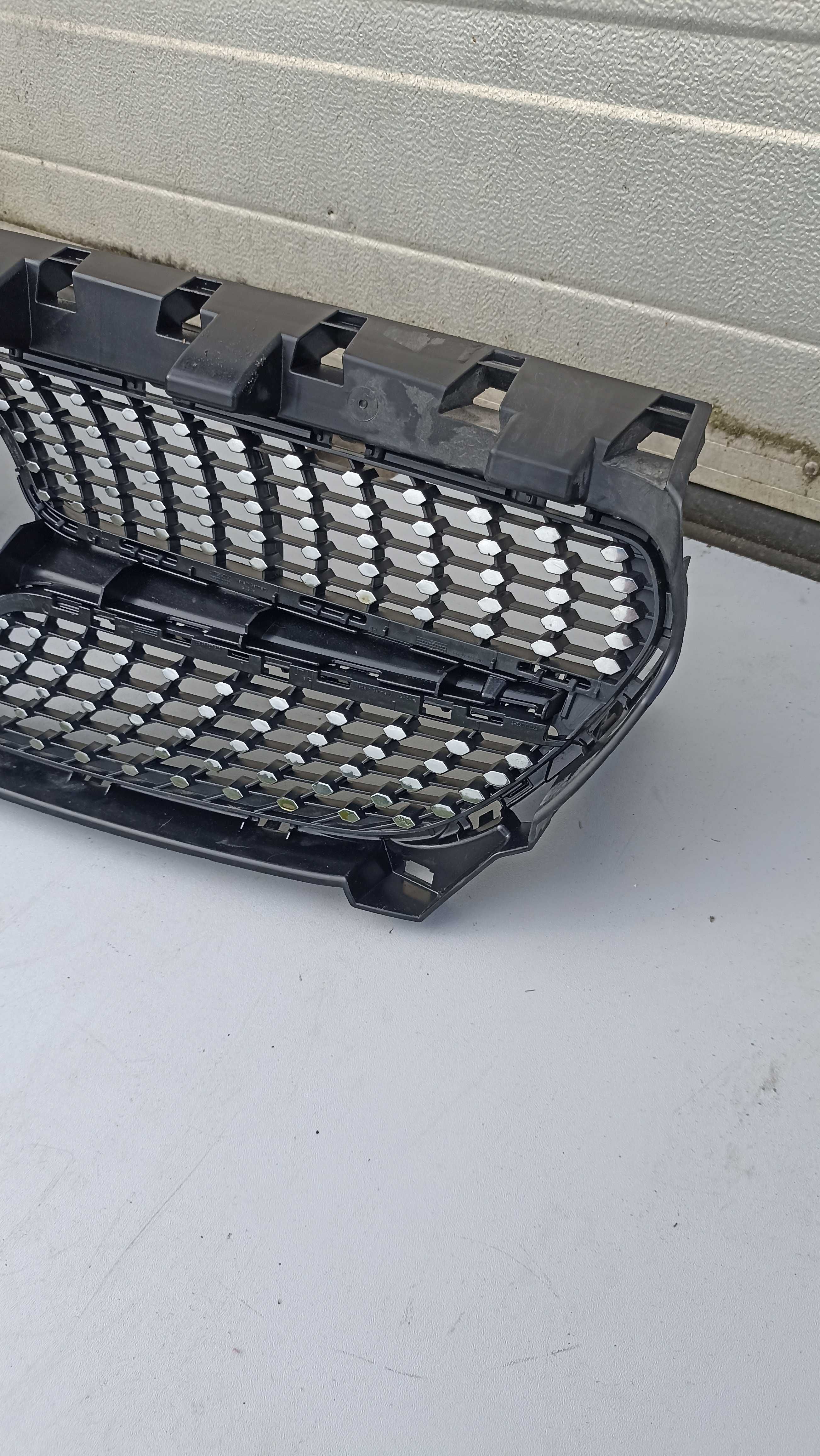 Grill atrapa Mercedes cla w117 AMG lift diamond