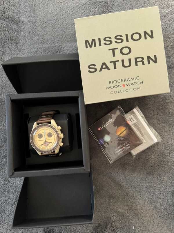 Omega x Swatch SO33T100 – Złoty Blask Saturna