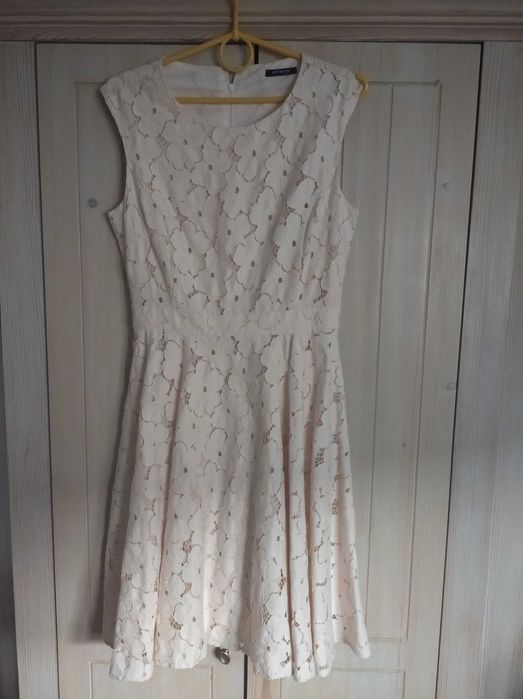 koronkowa sukienka