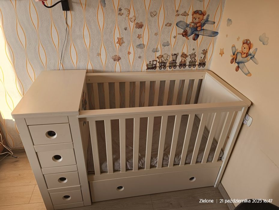 Łóżeczko Bellamy 
Sprzedam łóżeczko