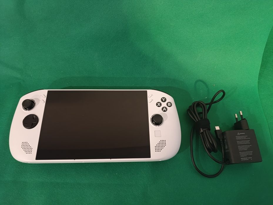 Consola portátil Lenovo Legion Go S *z2 go* (3 anos garantia)