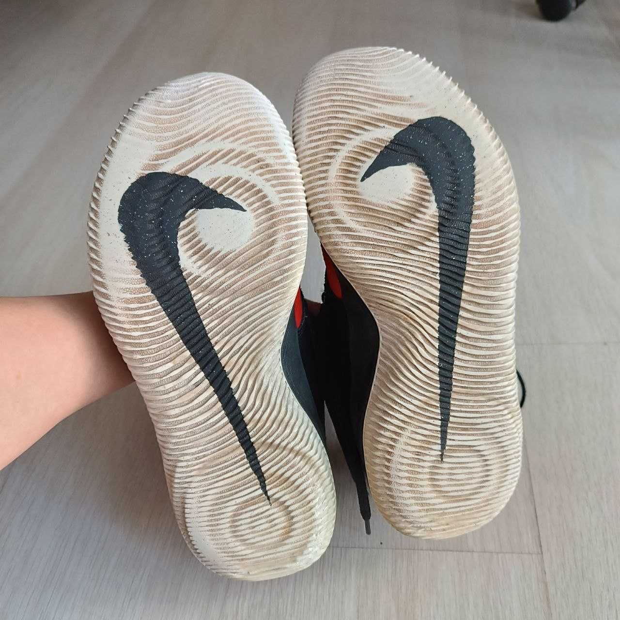Баскетбольні кросівки Nike р.41, устілка 26 см