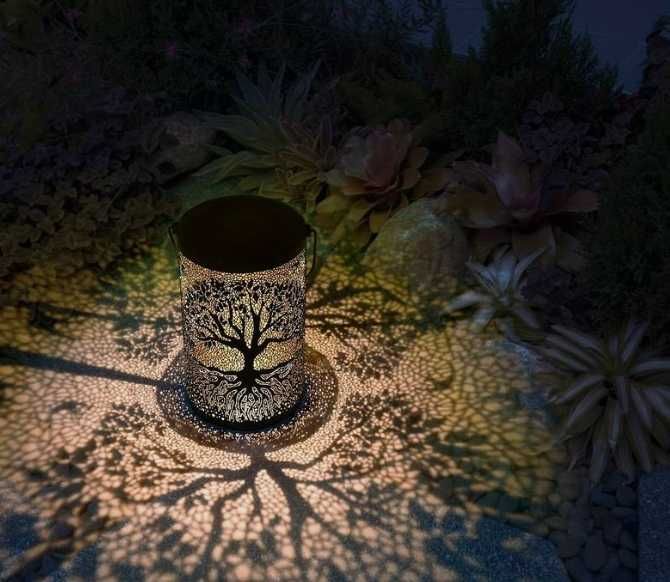 Piękna lampa metalowa solarna z panelem solarnym,czujnikiem zmierzchu.