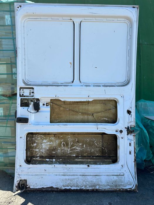 Продаю бічні двері Mercedes Sprinter (W906)