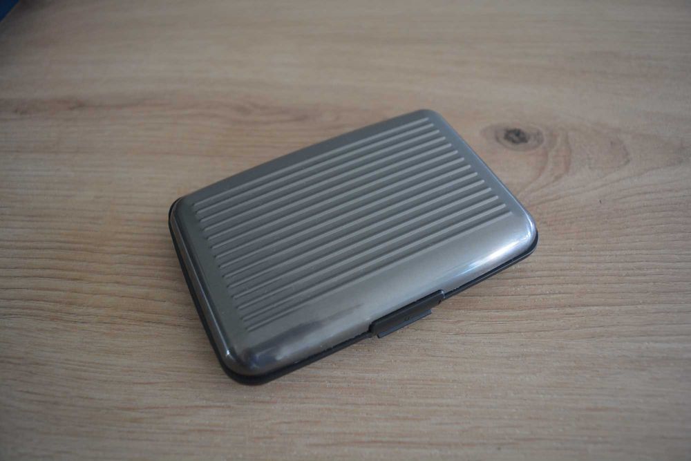 etui na karty podróżne twarde nowe