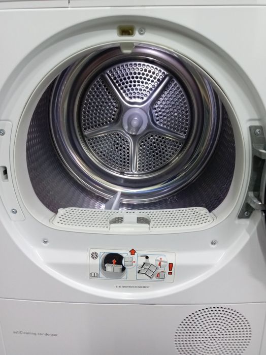 Це сушильна машина Siemens iQ800 WT47Y701.