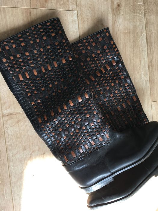 Sandálias e botas para homem e mulher