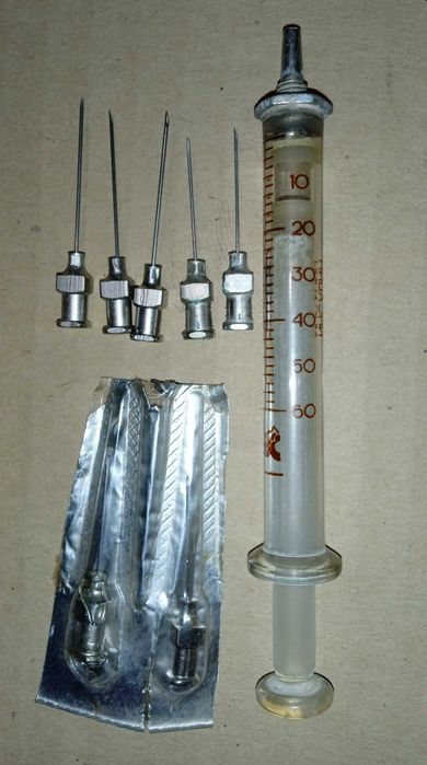 Дистилятор з шприцами, голками, багаторазового використання