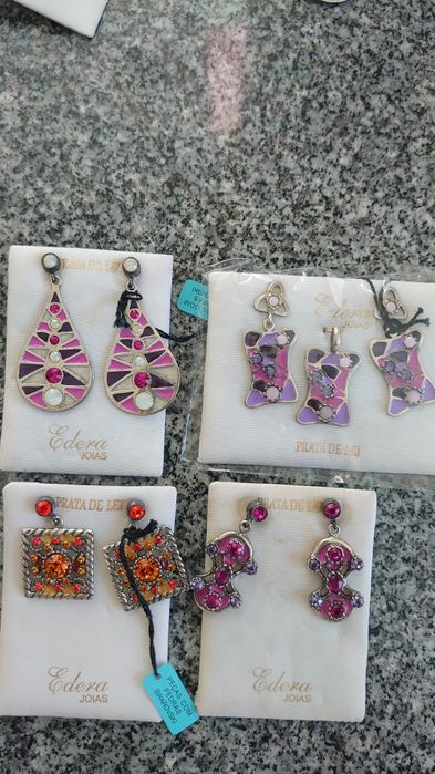 Prata com pedras swarovski. Edera jóias