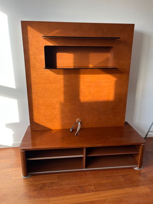 Drewniana szafka na tv