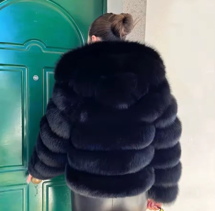 Czarne futro naturalnym z kapturem lis rozmiary