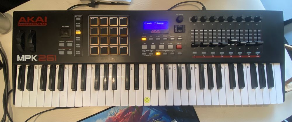 Midi клавиатура Akai MPK 261