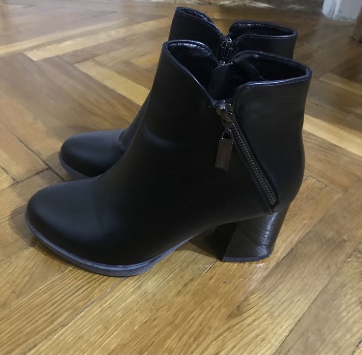 Ботинки на каблуку, 36 розмір